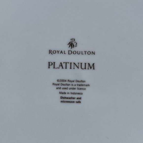 Royal Doulton Platinum 3 Piece Set - Dinner Plate, Salad Plate, Rim Soup Bowl - Picture 13 of 13